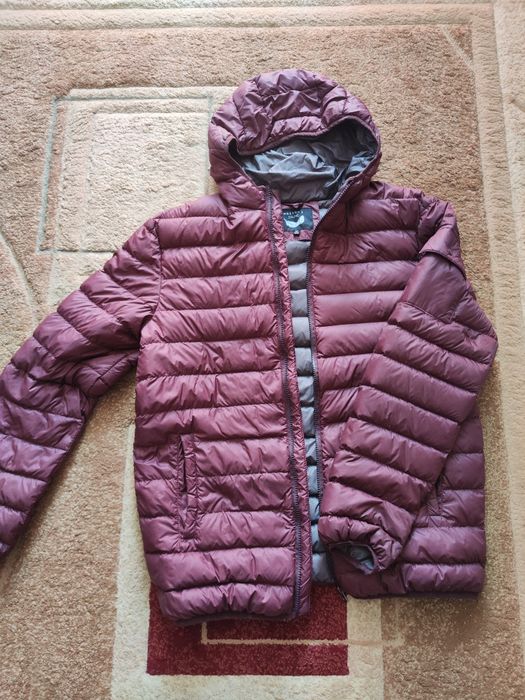 Продам куртку на пуху .