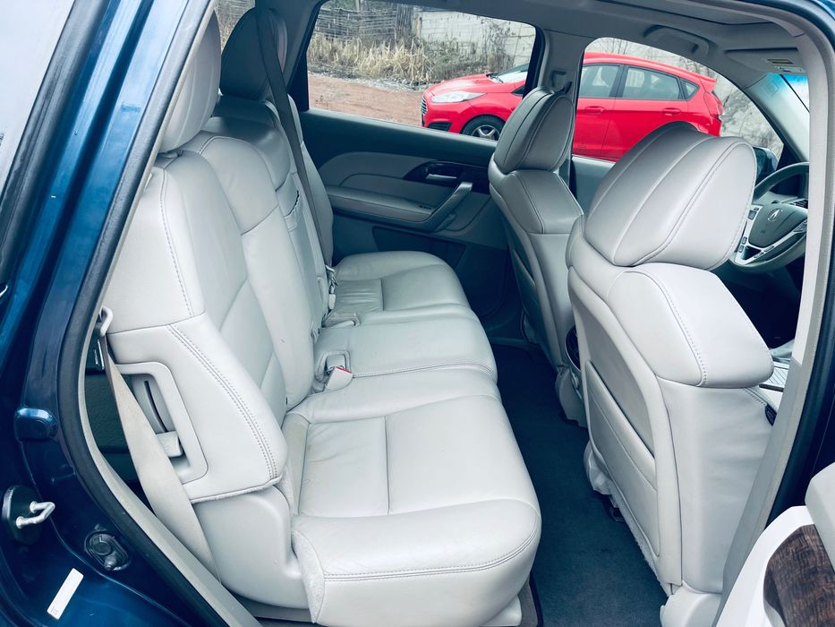 Acura MDX семь мест полная комплектация