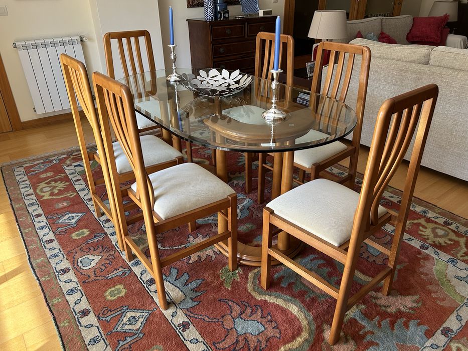 Mesa e cadeira de sala de jantar