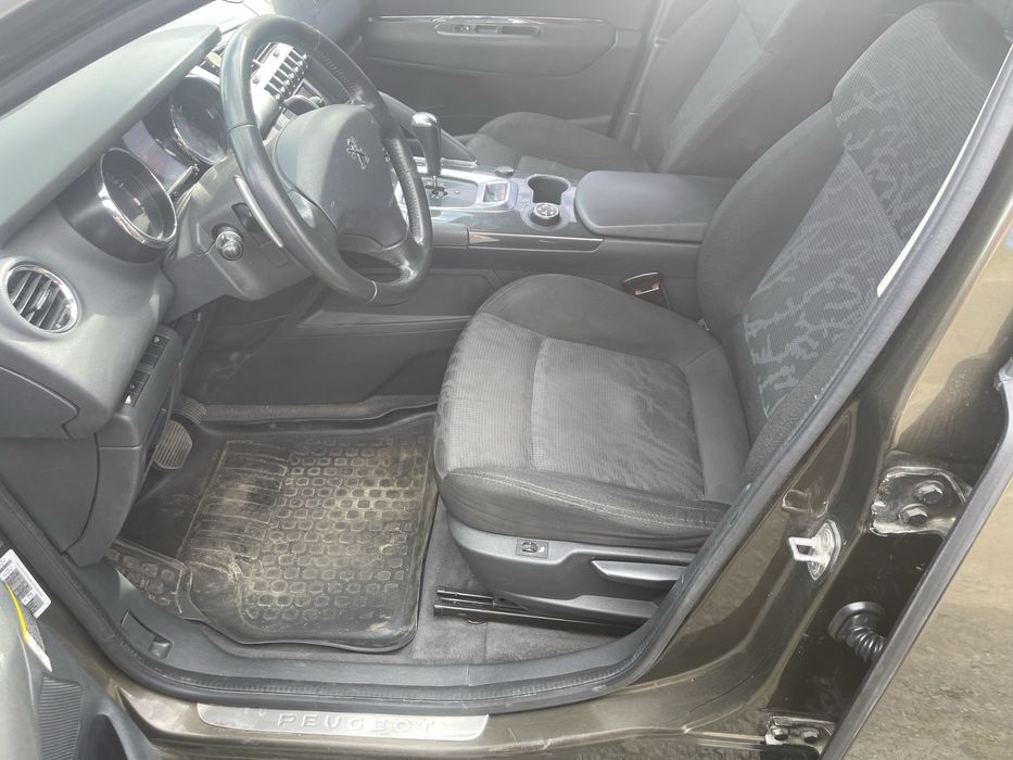 Peugeot 3008.                                        .
