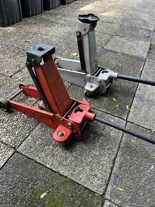 Домкрати з Європи.