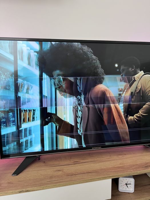 TV Infiniton 43" Smart TV (Model INTV-43SU1280) – Para Peças / Com Avaria