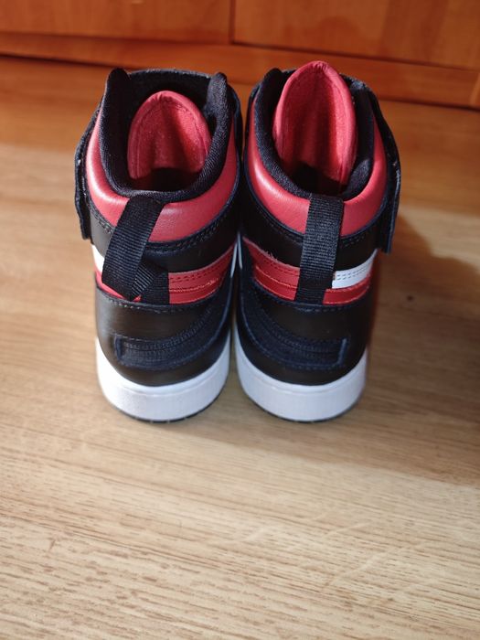 Nike  Air Jordan 1 Hi FlyEase