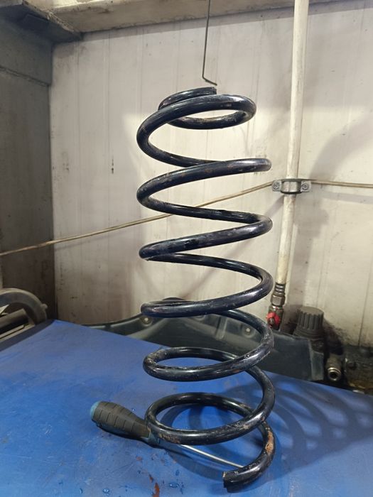 Октавія тур передня пружина