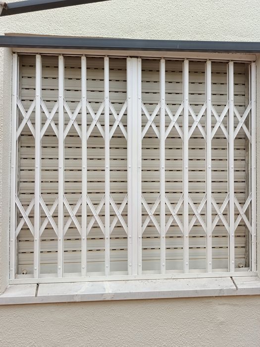 Grades com fechadura  para janela/porta