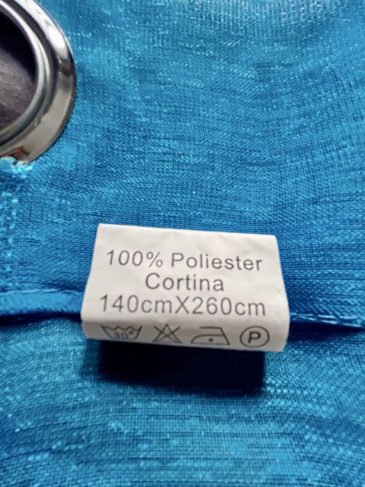 2 Cortinados + 2 Almofadas (€4/cada)