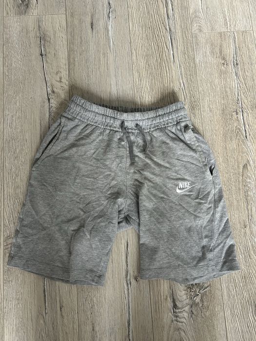 Szare spodenki dresowe nike