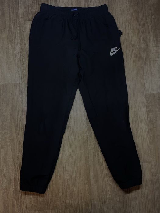 Нейлоновые штаны от Nike