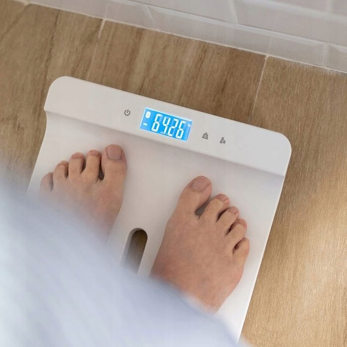Suavinex cyfrowa waga 1-100 kg z tacą i Bluetooth