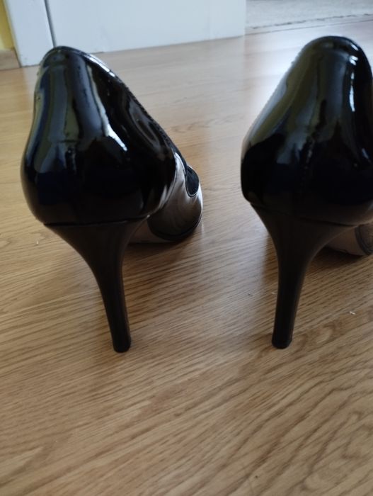 Sprzedam buty na obcasie czarne