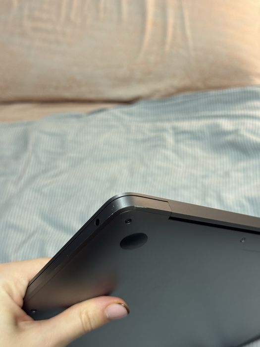 MacBook Air M1 (2020) – 8 GB RAM, 512 GB SSD