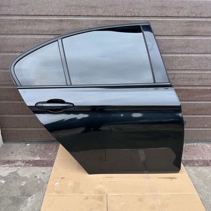Bmw 3 f30 drzwi prawy tył do założenia Black Sapphire Metalic 475
