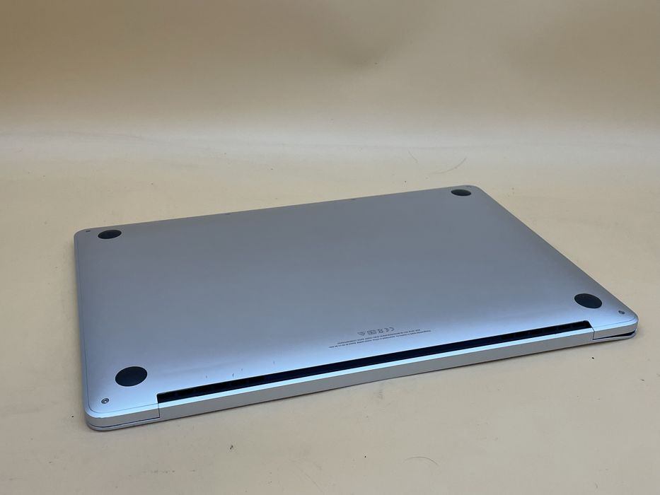 Macbook pro 2020 m1 як не робочий