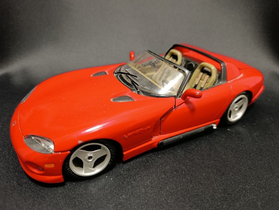 Dodge Viper SAMOCHÓD METALOWY Model Burago 1/18