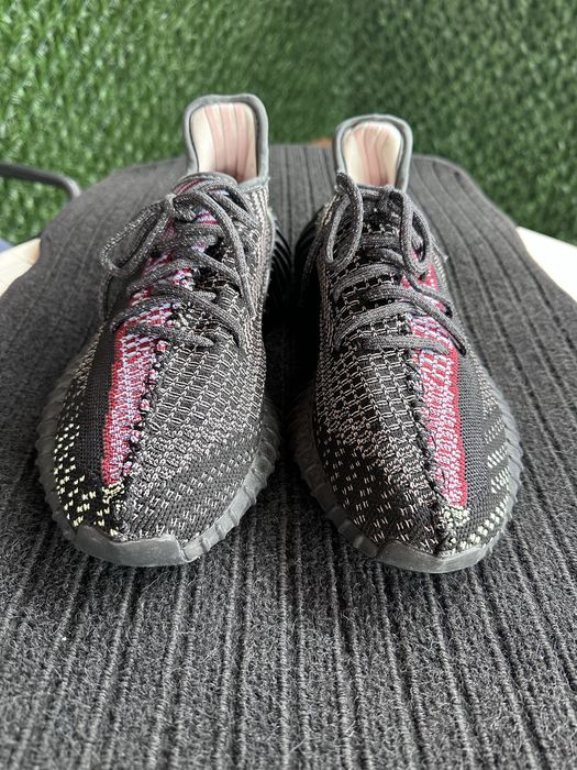 Кроссовки Adidas Yeezy Boost 350 V2 модели «Yecheil» reflective