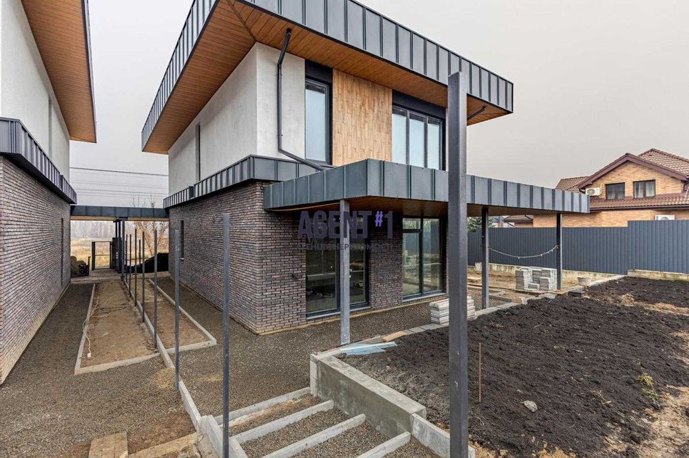 Продається новий, двоповерховий будинок у с. Білогородка