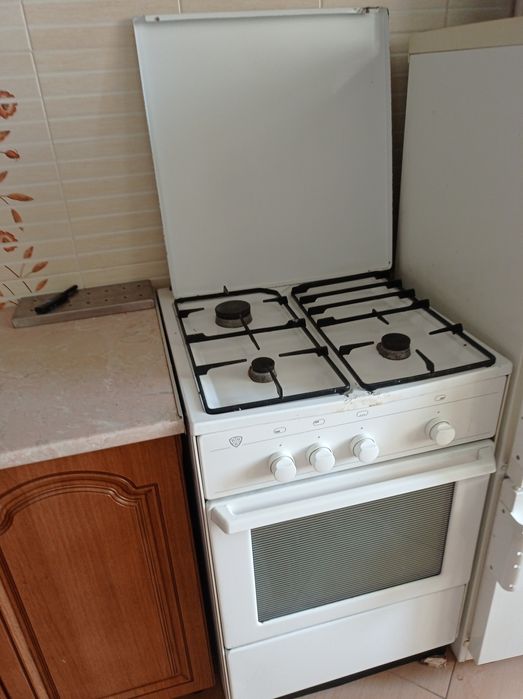 Дешево продам газову плиту