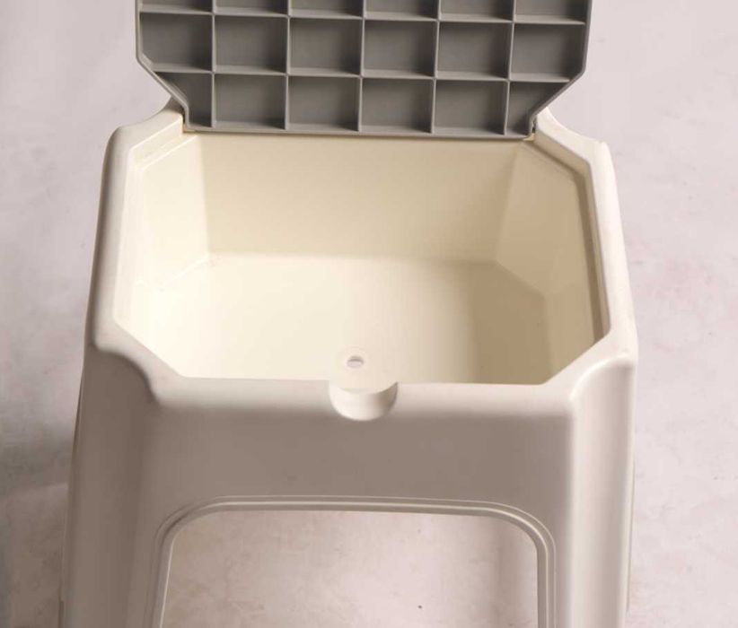 Banco de apoio com cofre - Qtd. 7 Und.