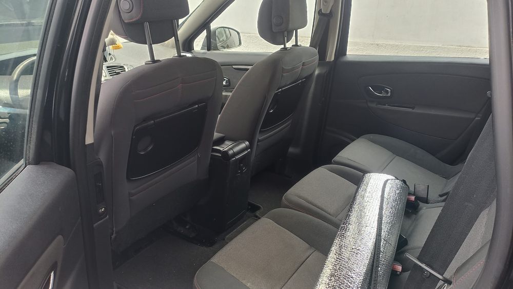Renault Grand Scénic 1.6 dCi 130cv (7 Lugares) – 2012