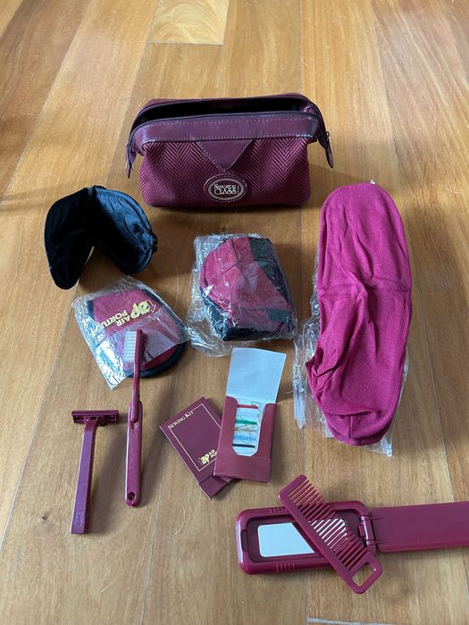 Bolsa de viagem com montes de acessórios