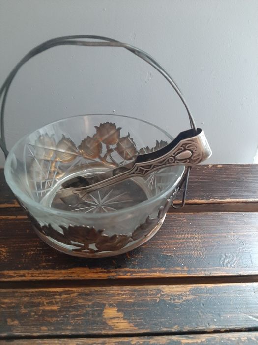 Pięknie zdobiona cukiernica hefra z posrebrzanymi szczypcami