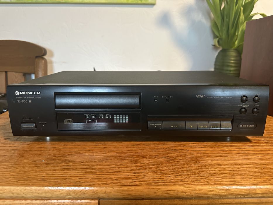 Продам CD-плеєр Pioneer PD-106 у хорошому зовнішньому стані. Не читає диски. Під ремонт або на деталі
