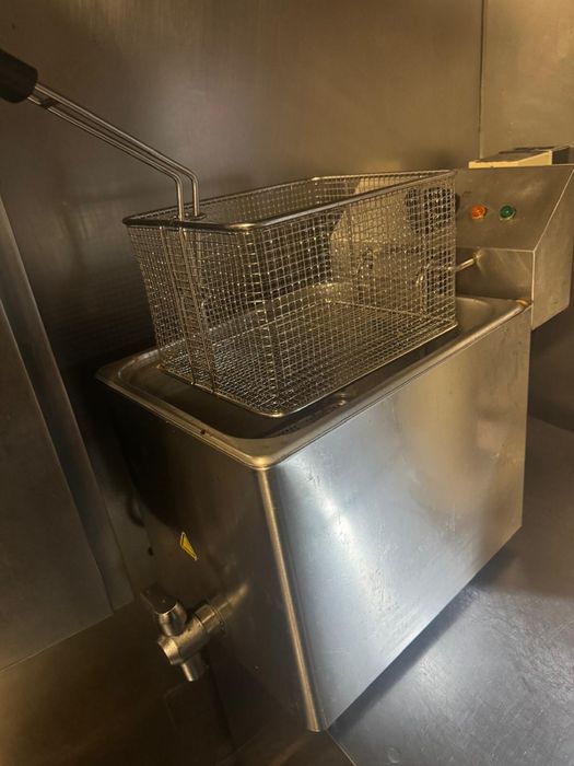 Fritadeira 8L com garantia de fabrica