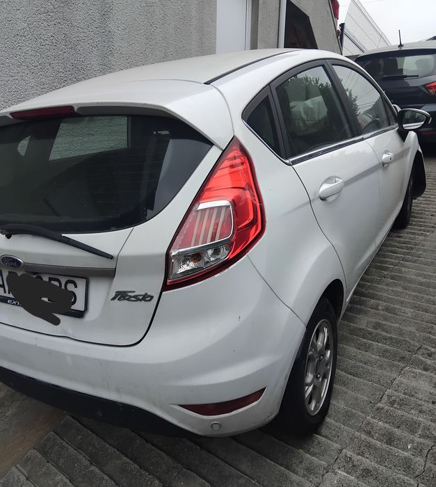 Vendo dois ford fiestas vI 1.5 tdci um de 2013 outro de 2015 acidentado salvado