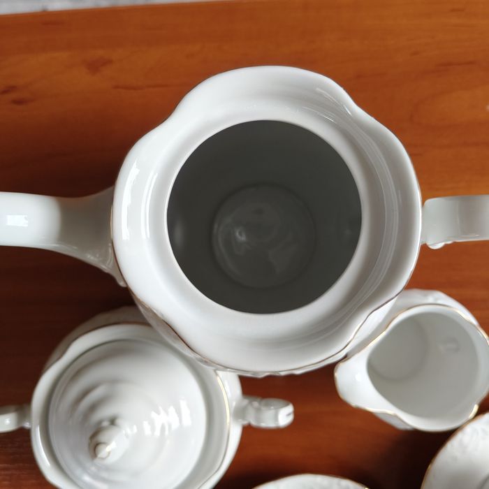 Serwis porcelanowy do kawy z Wałbrzycha.