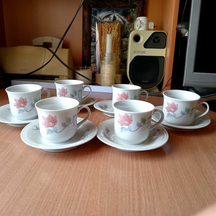 Чашки кофейные с блюдцами новые, 6 персон