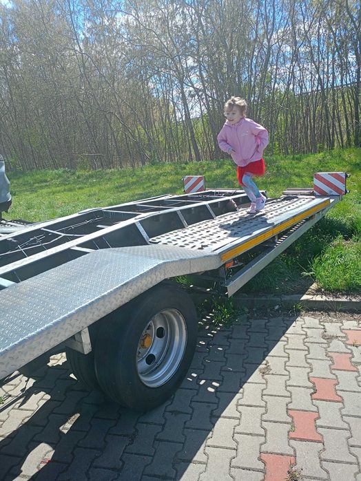 Przyczepa ciężarowa platforma laweta