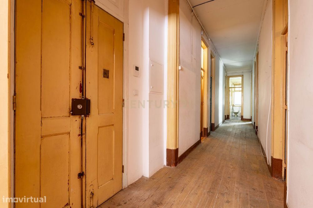 Charme Clássico | 185 m² | Varanda | Estrela - Lisboa
