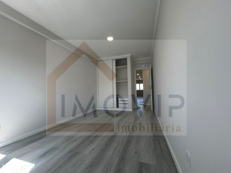 Apartamento T4 Totalmente Remodelado na Amora
