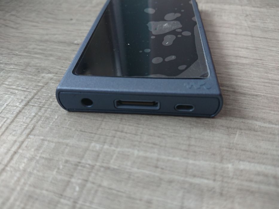 Sony Walkman NW-A45 + kabel