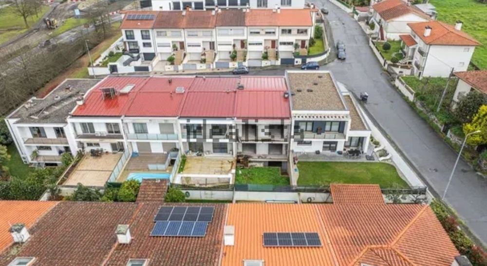 Moradia V4 Tenões Braga ( em estrutura)