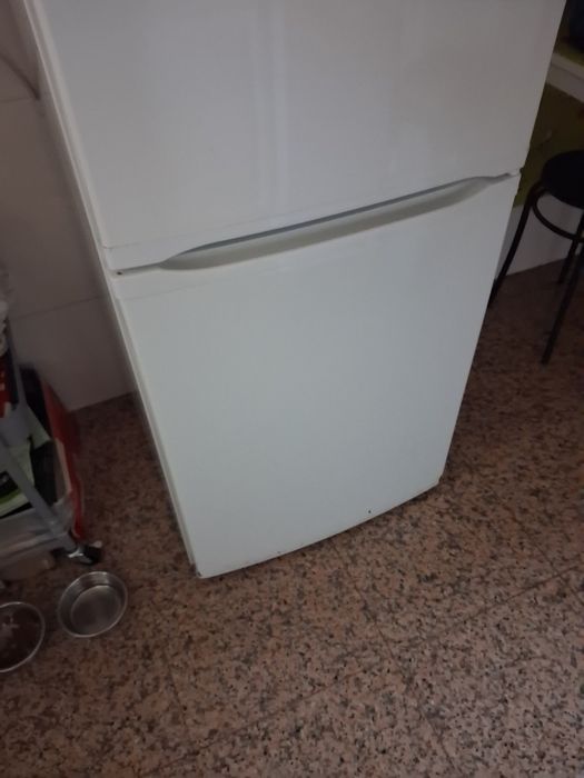 Vendo frigorífico Bosch branco em bom estado e económico
