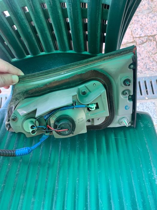 Farolim esquerdo Lexus IS 220D