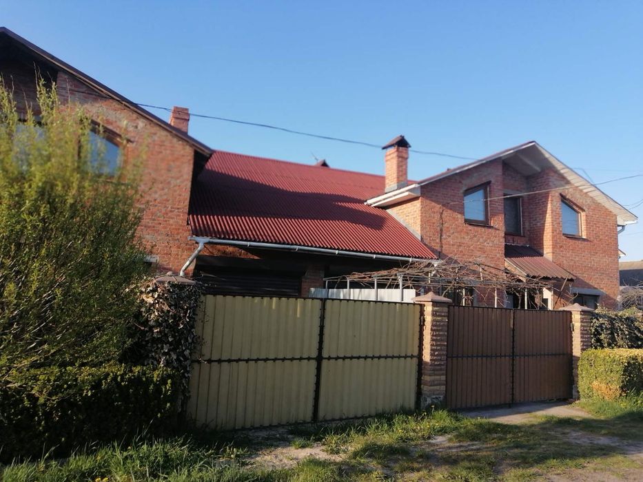 Продам будинок-дуплекс з гаражом для великоі родини
