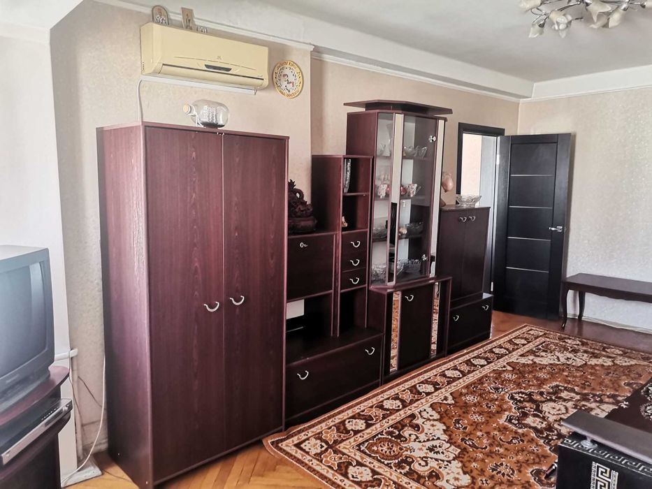 М."Лівобережна"-15 хвилин автобусом. Оренда 3-х кімнатної квартири.