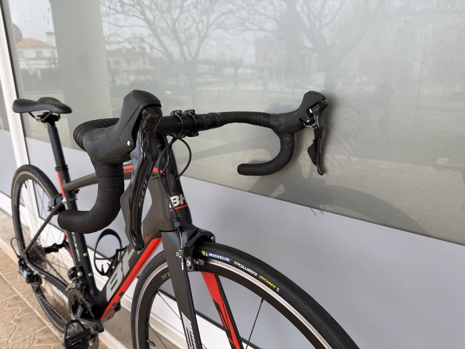 Bicicleta de estrada - Carbono - Bem equipada