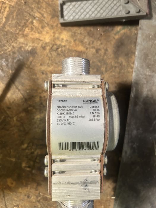 Zespół gazowi i pompa wody. De Dietrich