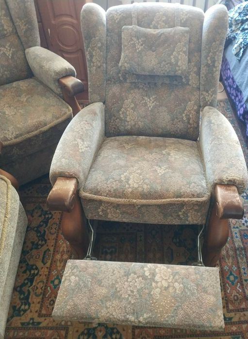 Продам диван і два кріслаі
