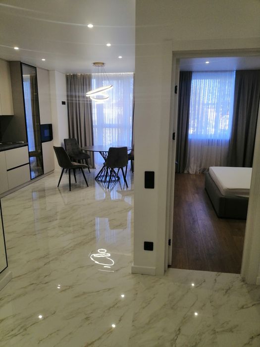 Здається елітна квартира в центрі біля парку, озера,