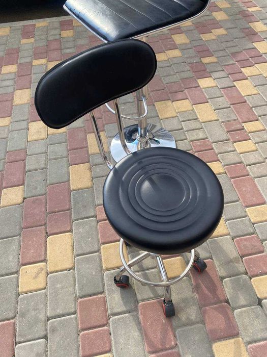 Cтул для мастера на колесиках