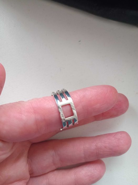 Продам новое серебрянное кольцо Ирида-В