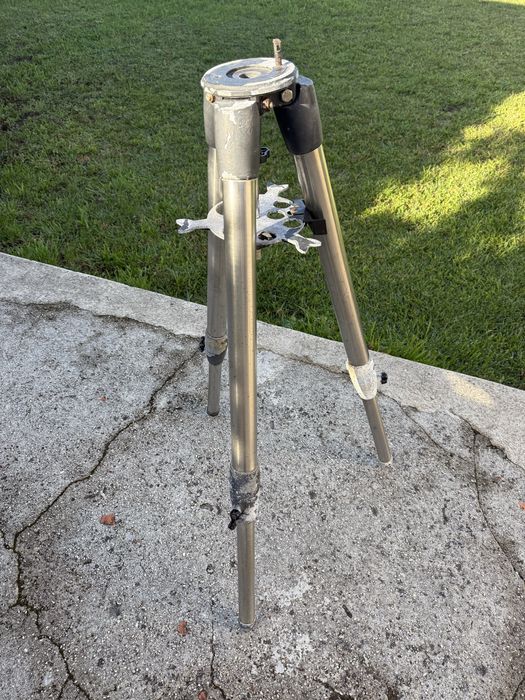 Tripe para montagem equatirual e telescopio
