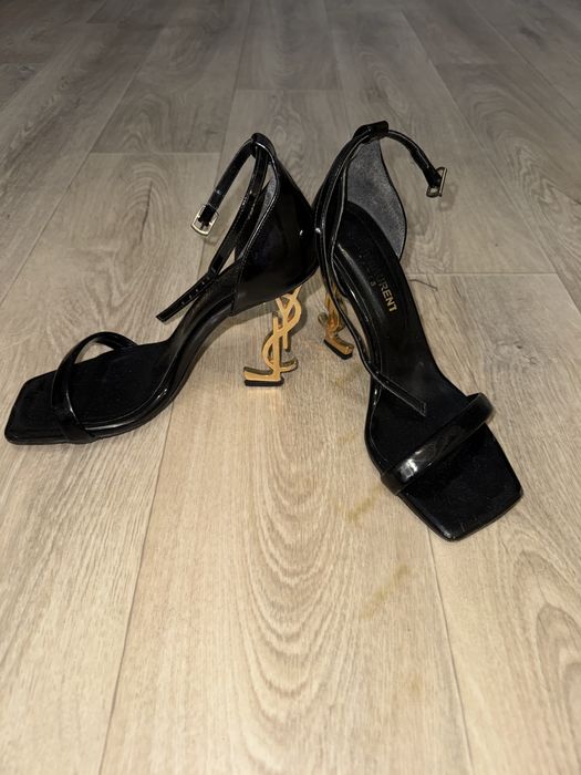 босоніжки в стилі YSL