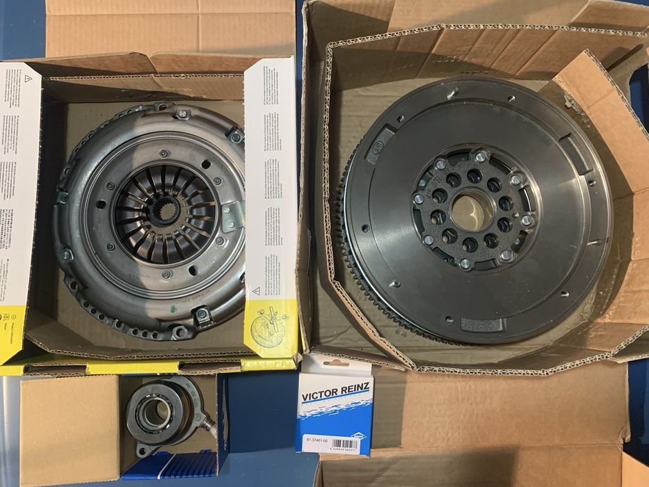 Новий комплект: щеплення+двомасовий   маховик  МКПП VEA мотора VOLVO