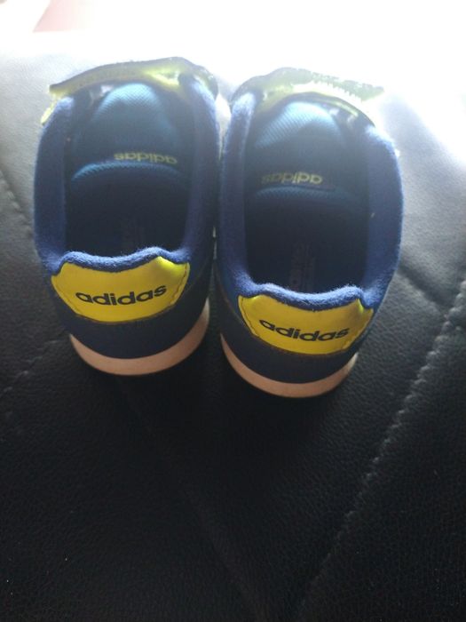 Buciki adidas r.22/23 jak nowe