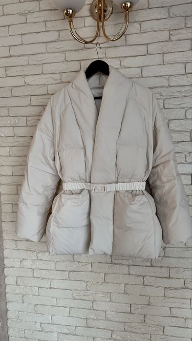 Куртка пуховик в ідеальному стані.